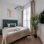 Luxurious Charming E47 City Center Suite By Prestige Homes