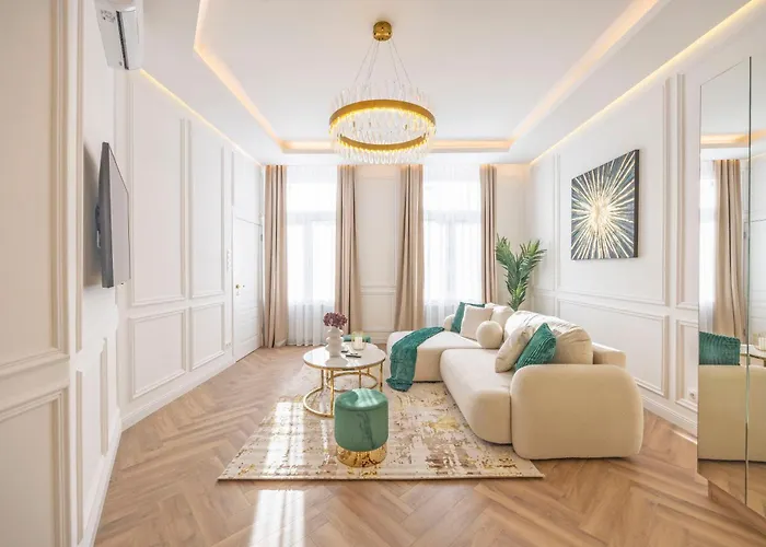 Luxurious Charming E47 City Center Suite By Prestige Homes
