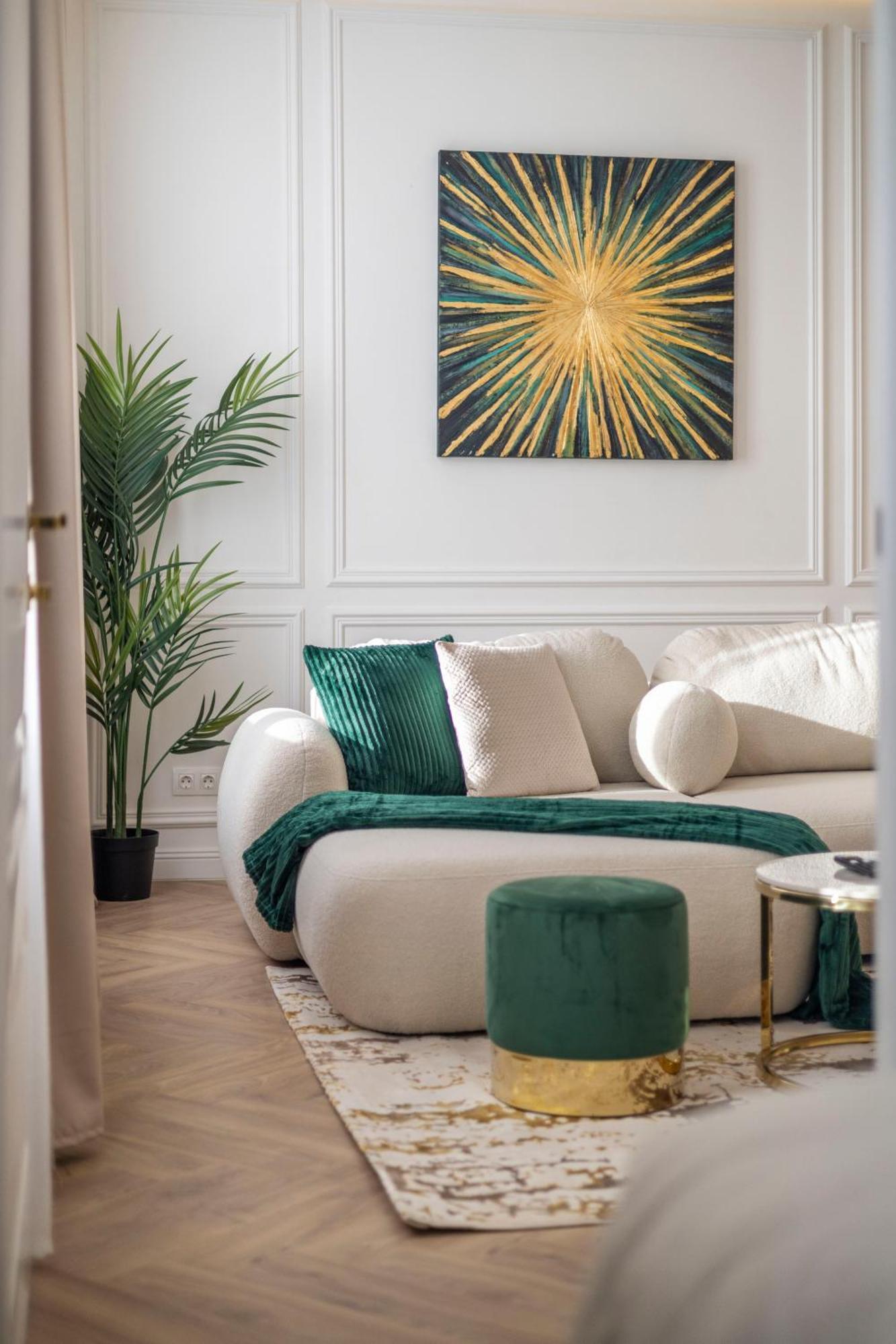 Luxurious Charming E47 Center By Prestige Homes Apartment *