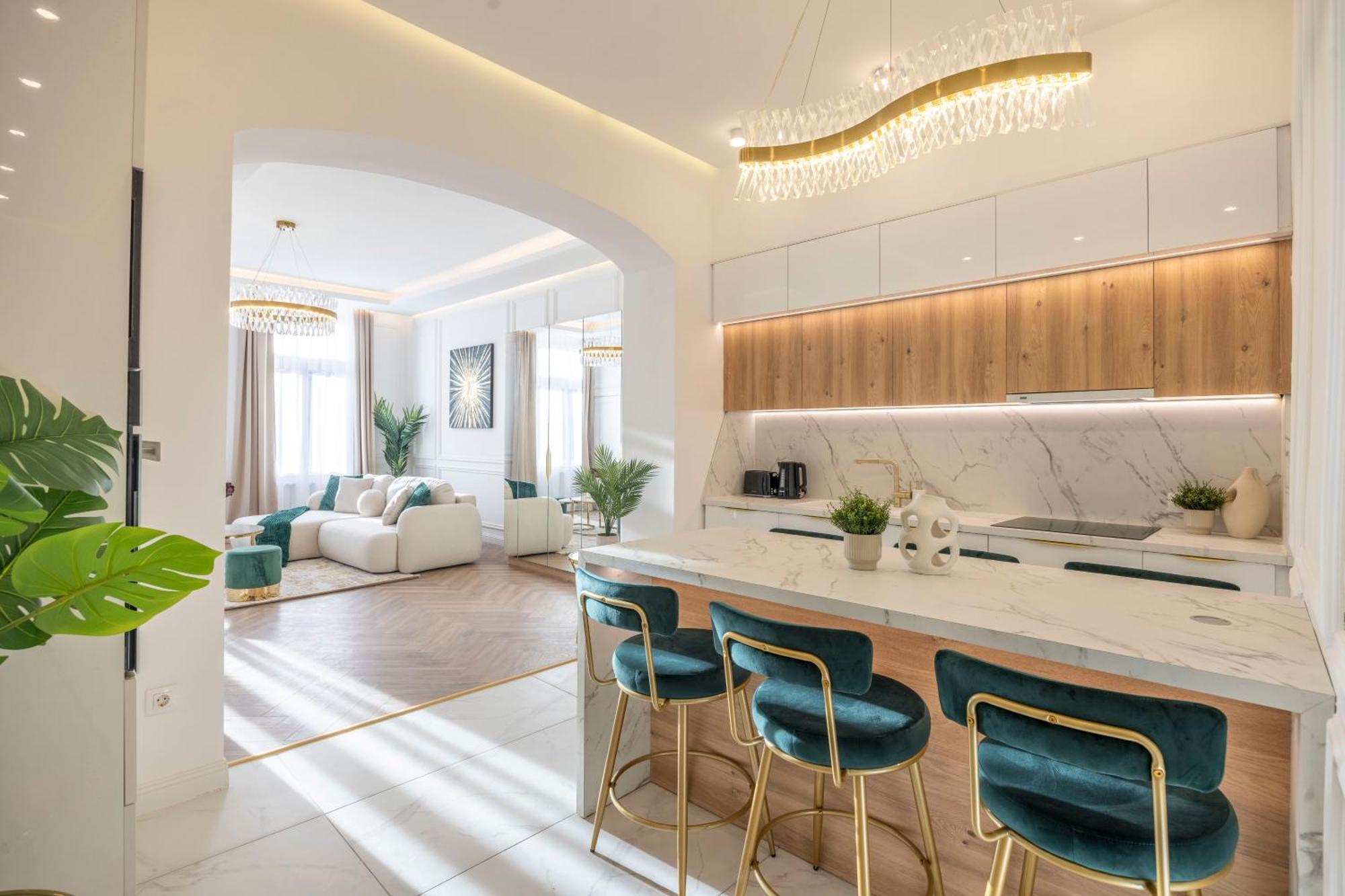 Luxurious Charming E47 Center By Prestige Homes Budapest