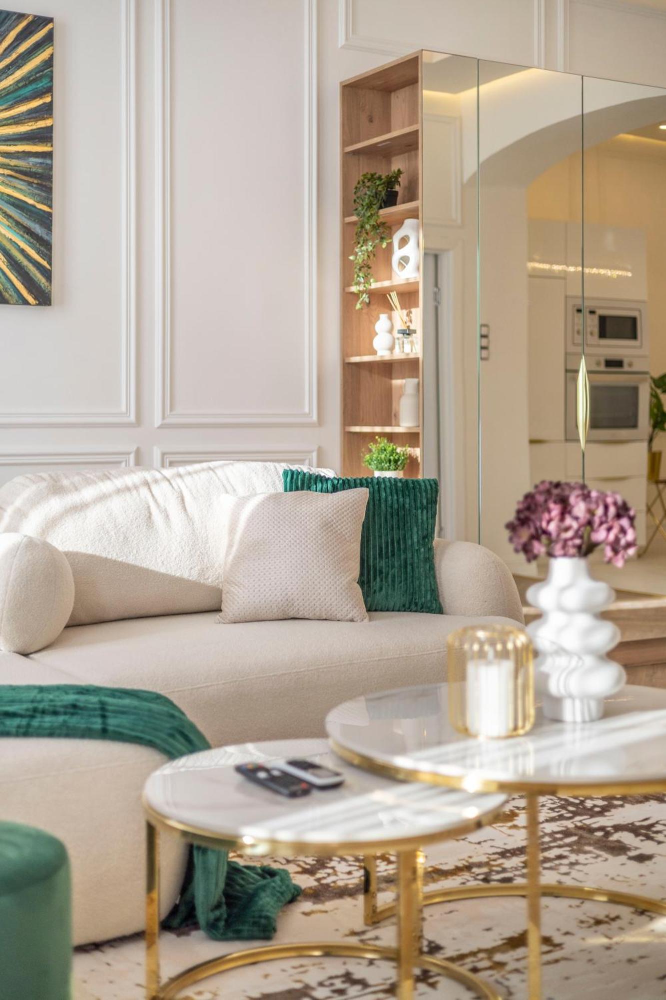 Luxurious Charming E47 Center By Prestige Homes Budapest