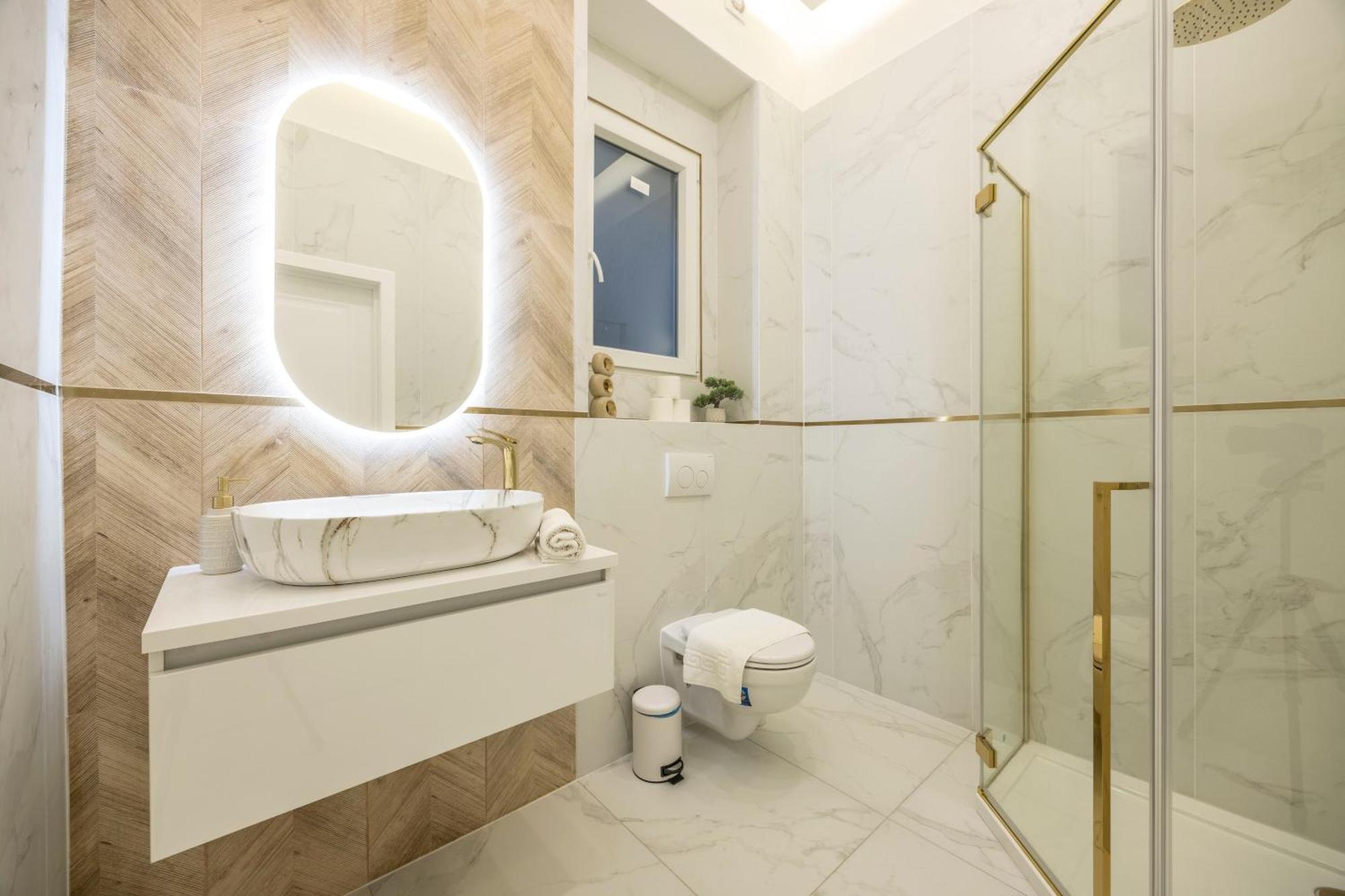 Luxurious Charming E47 Center By Prestige Homes Apartment *