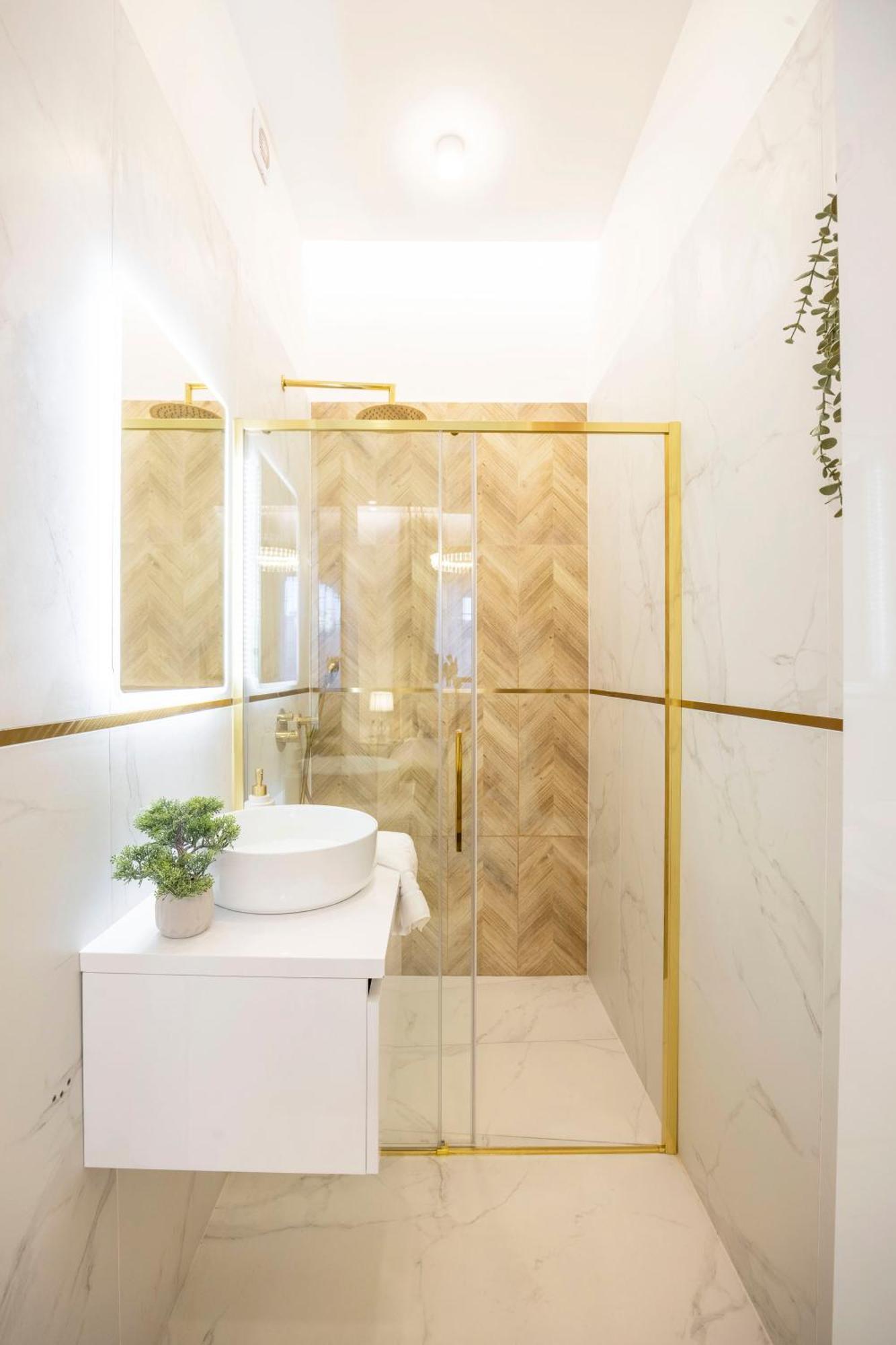 Luxurious Charming E47 Center By Prestige Homes Budapest